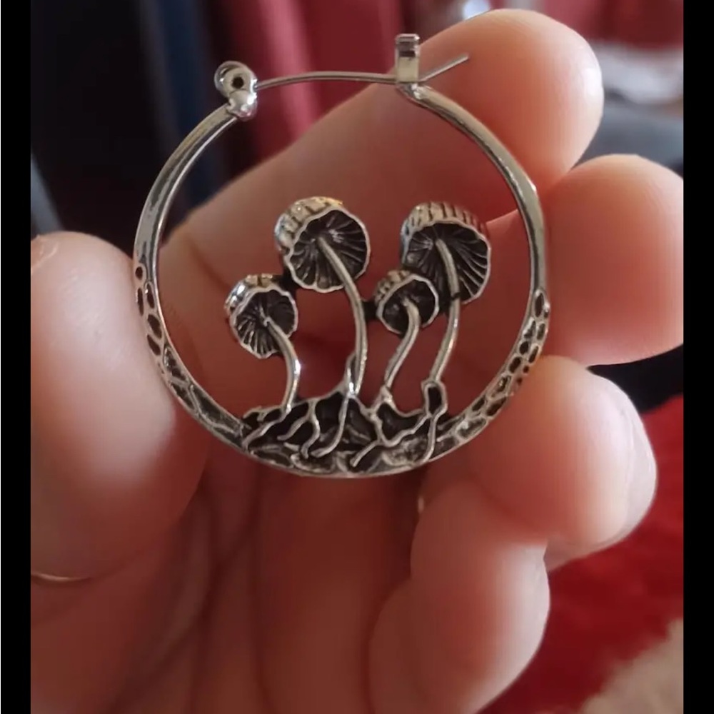 ‼️$7‼️🆕 Retro Bohemian Style Gothic Mushroom Hoop Earrings Alloy Jewelry 🍄 - Picture 3 of 7